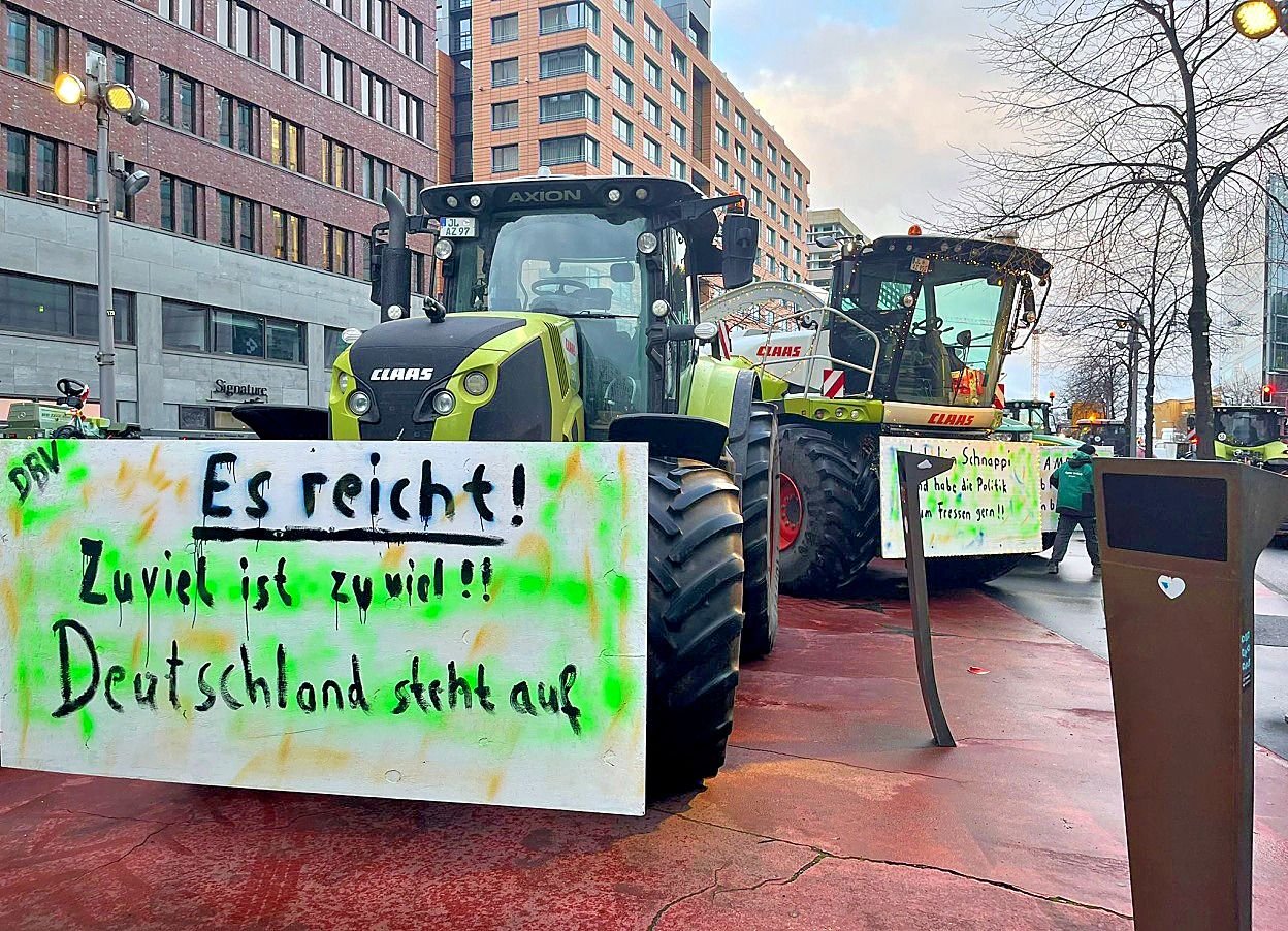 Bauernproteste: Bauern Aus Dem Jerichower Land Rollen Bis Zum Potsdamer ...