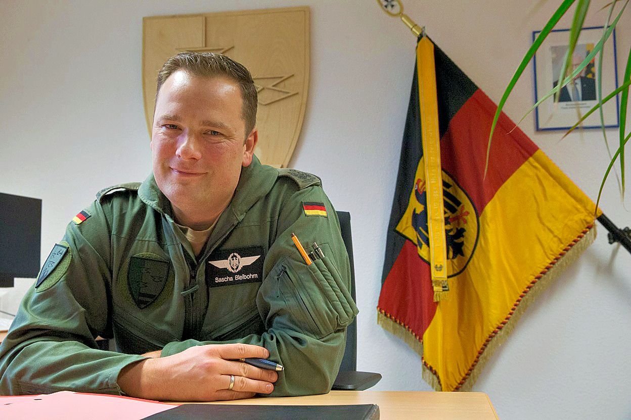 Fliegerhorst Holzdorf: Nato-Hubschrauberstandort Der Nato: Kommandeur ...