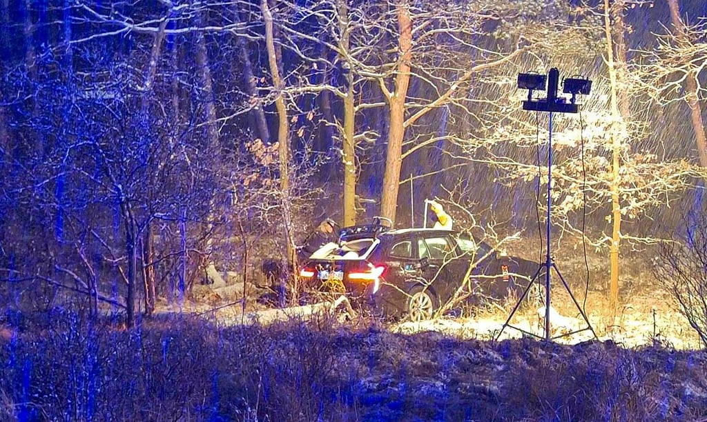 Der BWM überschlug sich auf der A9 bei Coswig mehrfach und kam neben der Fahrbahn zum Stehen.