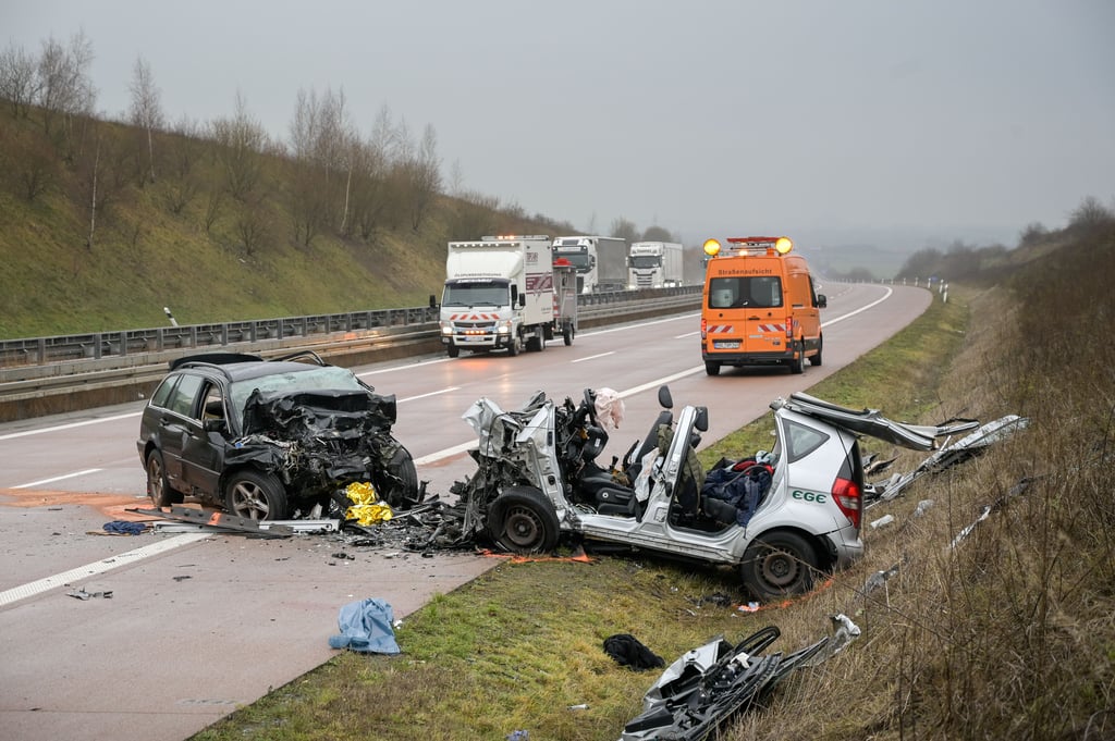 Die Unfallstelle auf der A38 bei Eisleben: Hier starben drei Menschen.