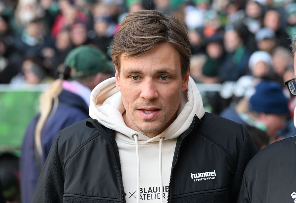 Clemens Fritz im Gespräch im Weserstadion.