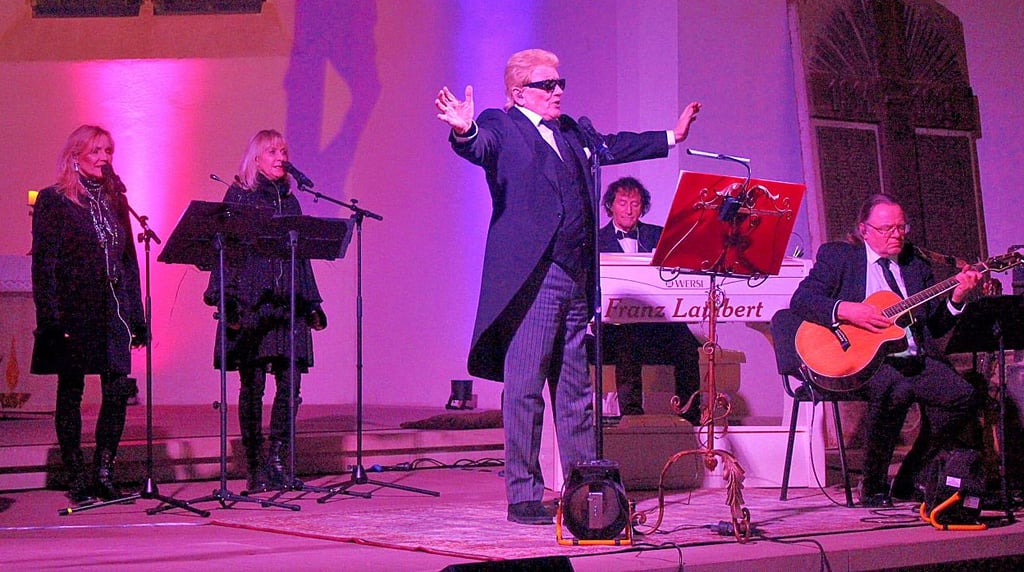 Heino während seines Aufritts im Dezember 2022 in der Oschersleber Nicolaikirche.