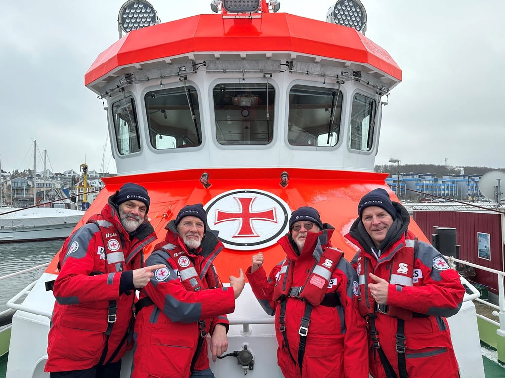 Ehrenamtlicher Botschafter der Seenotretter sind die Band Santiano (l-r): Hans-Timm „Timsen“ Hinrichsen, Björn Both, Peter David „Pete“ Sage und Axel Stosberg.