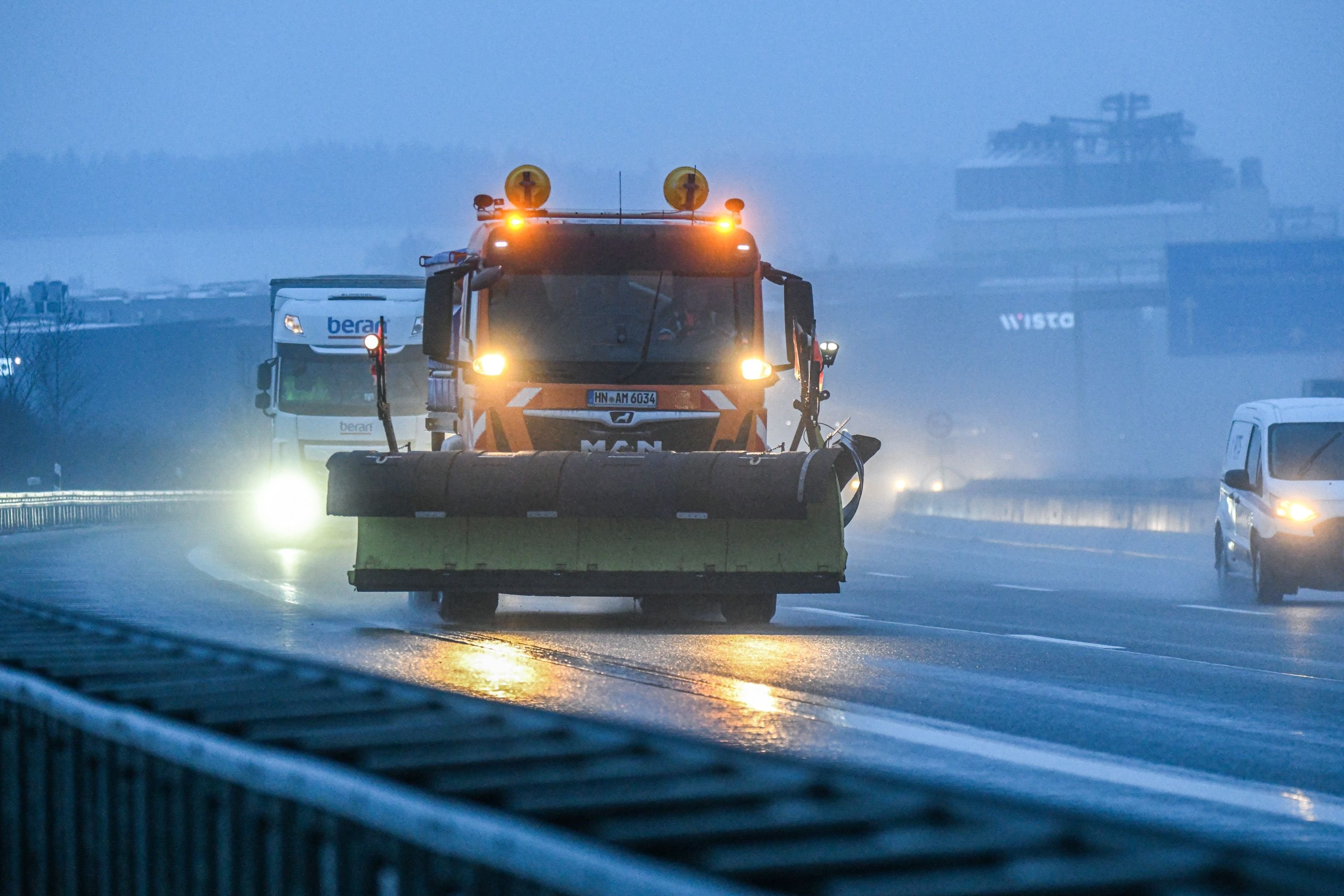 Wetter In Sachsen-Anhalt: Unwetterwarnung Vor Glatteis, Schnee Und ...