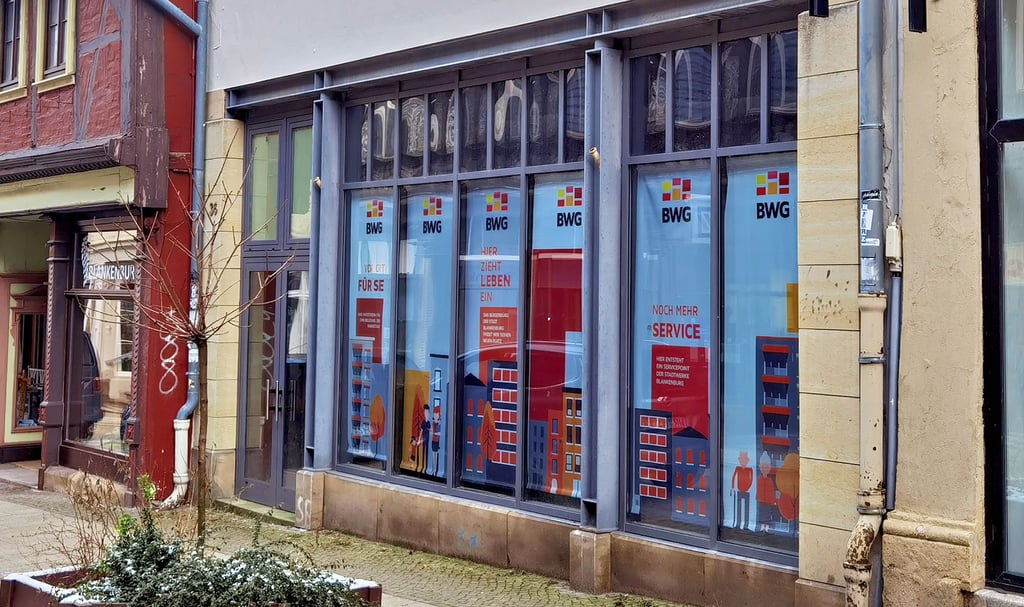 Das einstige Blokker-Kaufhaus in der Langen Straße wartet auf seinen Umbau. Dort sollen das Bürgerbüro der Stadtverwaltung, Räume für weitere städtische Mitarbeiter und ein Servicepunkt der Stadtwerke eingerichtet werden.