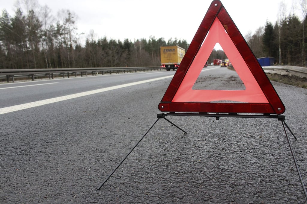 Ein Lkw-Unfall hat sich am Mittwochmorgen auf der A38 zwischen Eilsleben und Querfurt in Richtung Halle ereignet. Symbolbild: