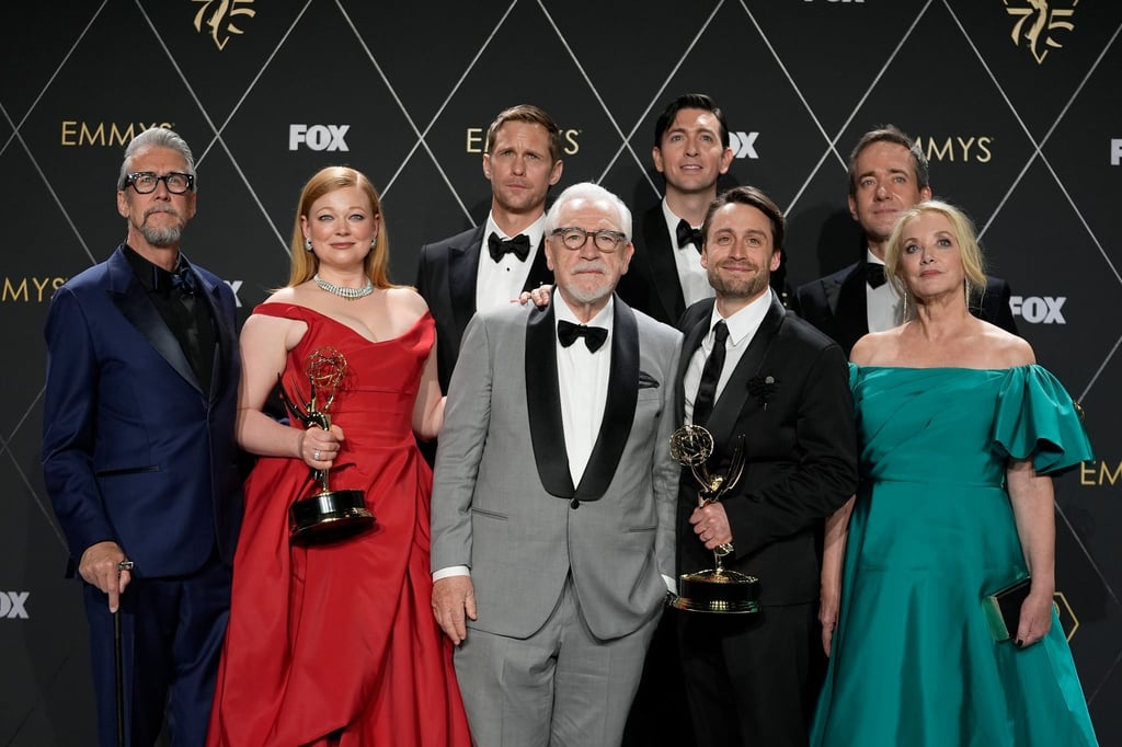 Alan Ruck (l-r), Sarah Snook, Alexander Skarsgard, Brian Cox, Nicholas Braun, Kieran Culkin, Matthew Macfayden und J. Smith-Cameron wurden für „Succession“ ausgezeichnet.