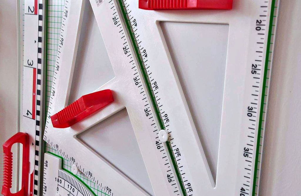 Blick auf eine Tafel: Eine mathematische Meisterleistung ist es, die Schülerzahlen kommender Schuljahre zu prognostizieren. Wenn dann die Ausgangsdaten nicht stimmen, wird die Lösung der Aufgabe noch schwieriger.