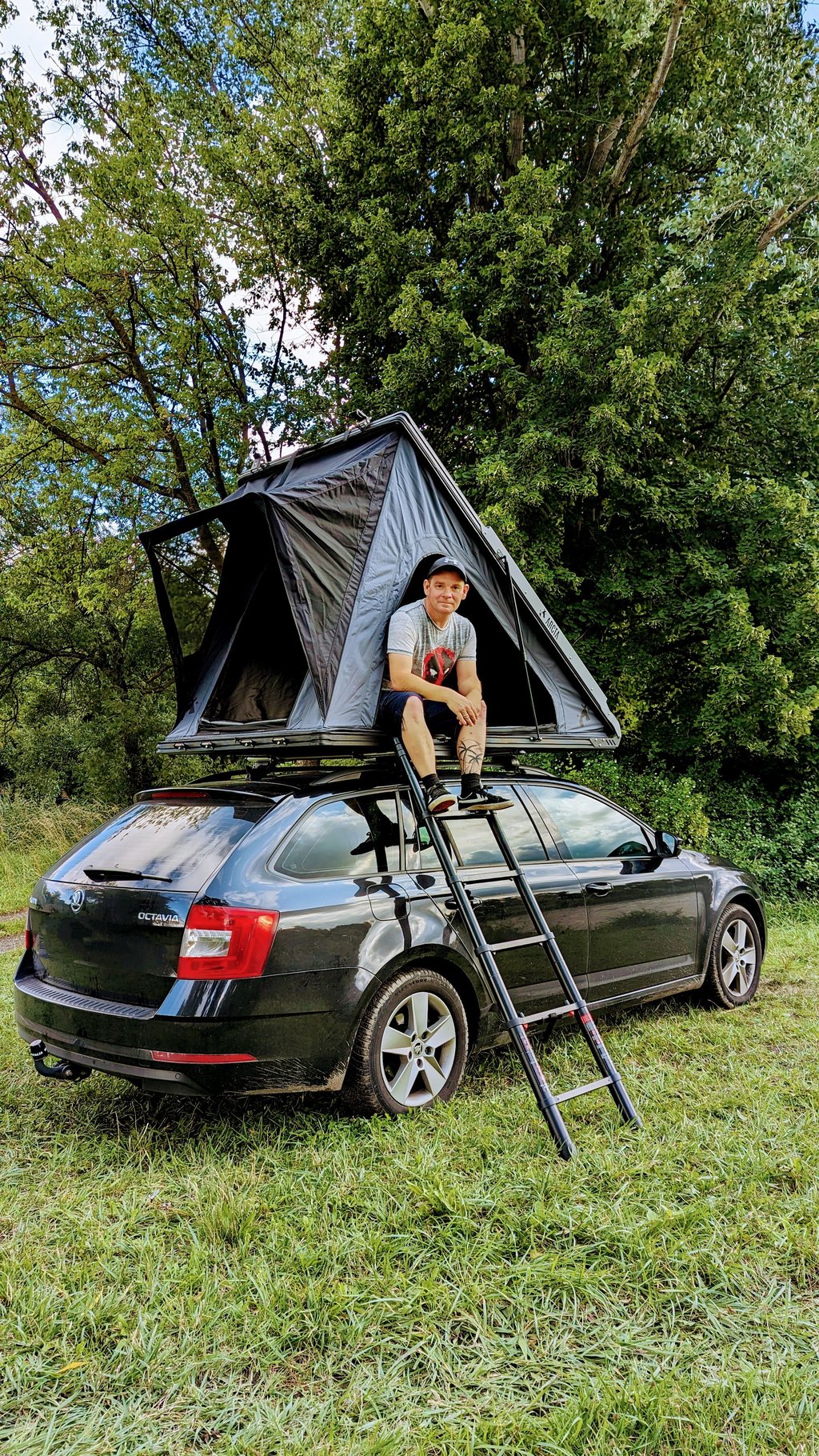 Steven Schütze hat sein Dachzelt auf einem Skoda Octavia.
