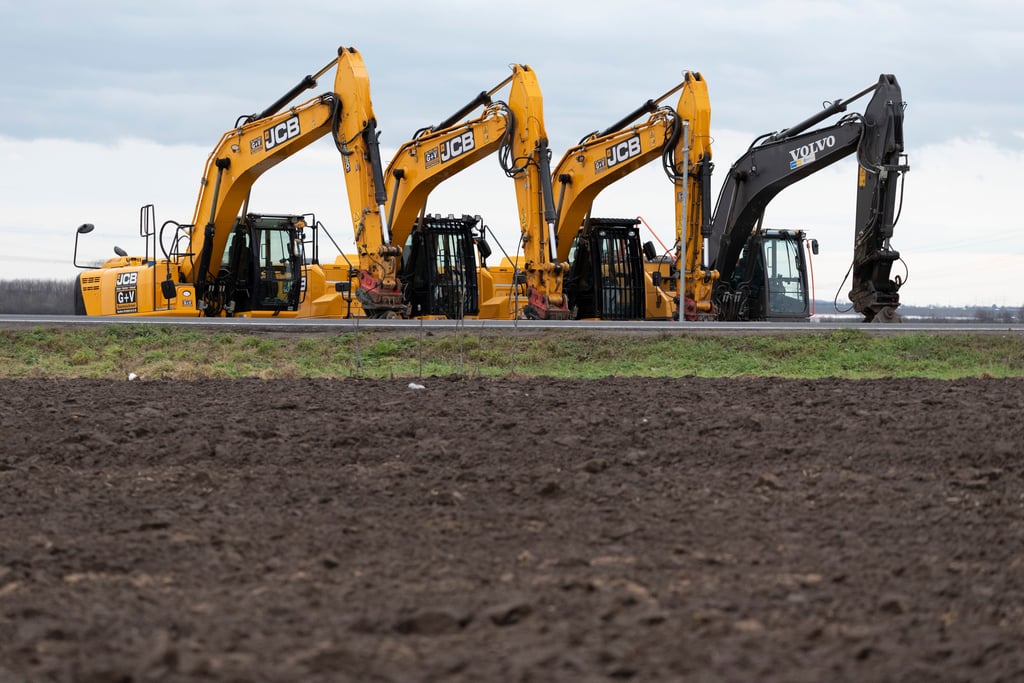 Ein paar Bagger waren schon da: In Magdeburg will der US-Chiphersteller Intel sein neues Hightech-Werk bauen.
