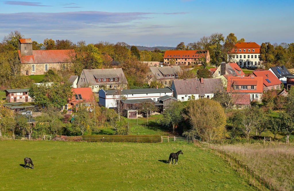 Blick über das Dorf, einen Ortsteil der Gemeinde Gerswalde im Landkreis Uckermark im Norden von Brandenburg.