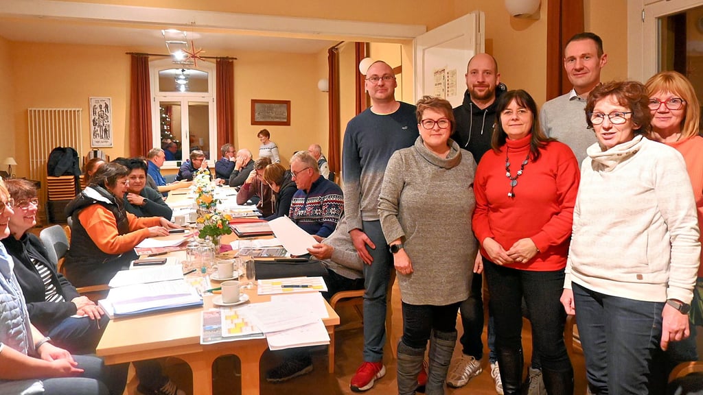Die Vereinsgründung ist vollzogen, ein Vorstand gewählt. Ihm gehören Peter Kinzel, Ina Koch, Thomas Falkenberg, Kathlen Sauer, ist Fabian Stankewitz, Vera Jander und Johann Lehmann (von links) an.