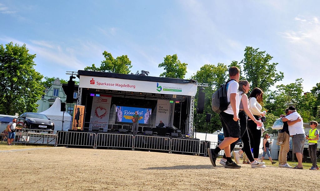 Gähnende Leere vor der Festbühne im Burger Goethepark. Das Fest 2023 zog nur wenige Besucher an.