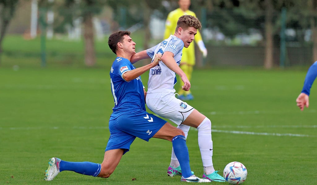 Erlebt nun seine zweite Amtszeit als Spieler des FCM: Tobias Müller (l.).