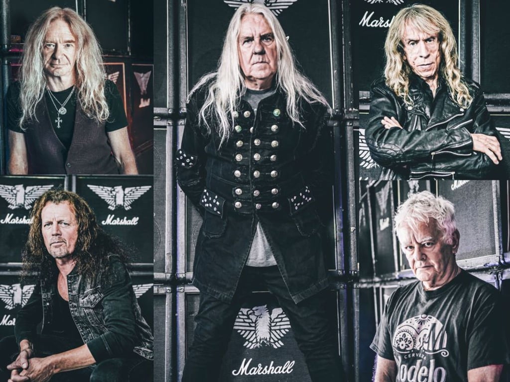 Die Band Saxon mit Leadsänger Biff Byford (M) bringt das Album „Hell, Fire And Damnation“ neu auf den Markt.