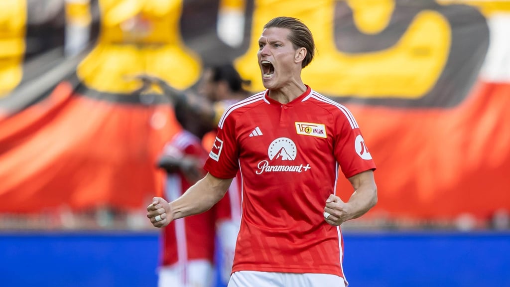 Berlins Kevin Behrens jubelt nach seinem Treffer zum 1:0.