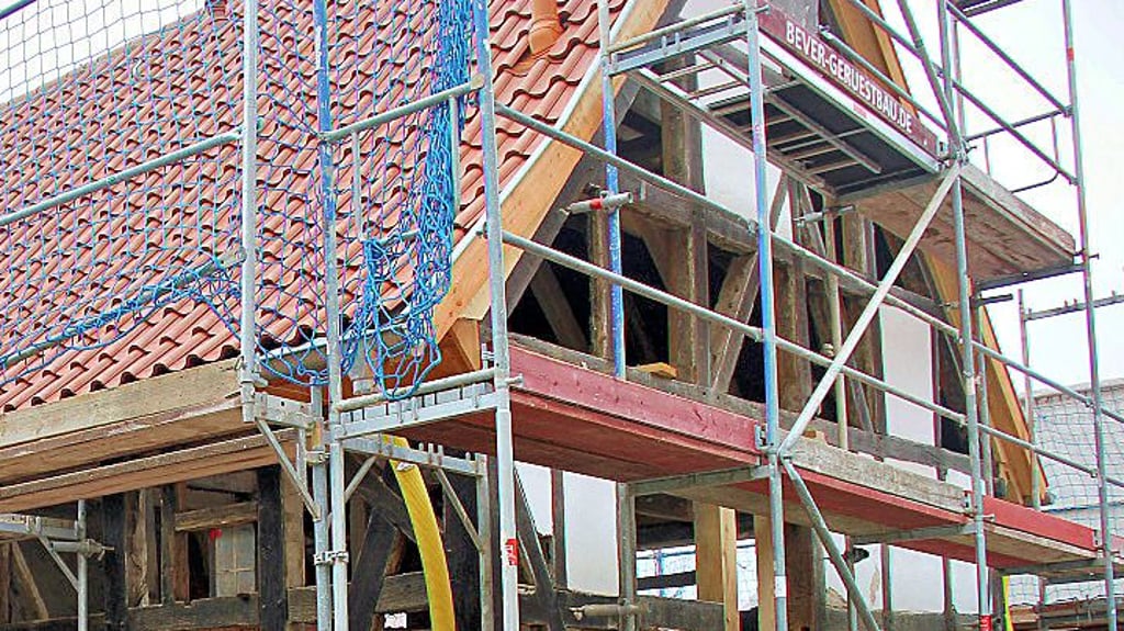 Um- und Ausbau der alten Scheune auf dem Pfarrhof als erster Bauabschnitt des Projekts Kultur- und Begegnungsstätte im November 2021. Die Fördermittel dafür wurden zum Teil widerrufen.