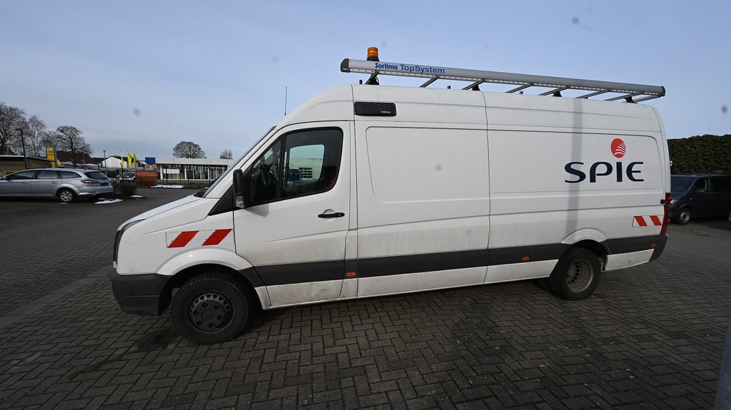 Dieser weiße VW-Transporter-Crafter war der Dienstwagen des Angeklagten, von einem modellgleichen Fahrzeug ist eine 3D-Visualisierung erstellt worden.