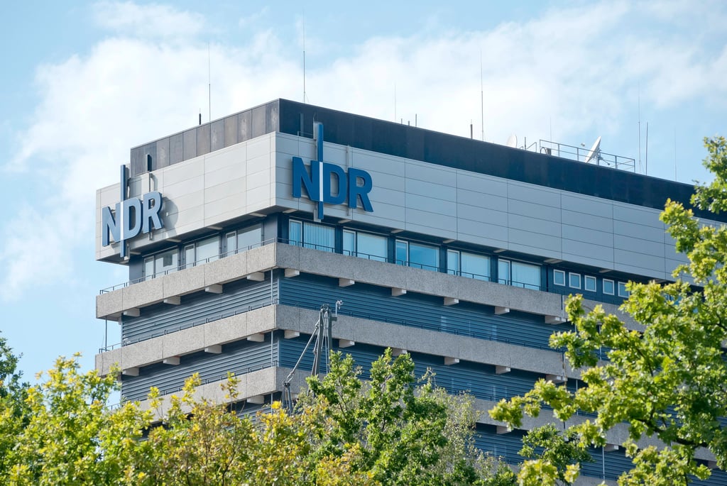 Eine grüne Rundfunkrätin soll sich laut eigenen Aussagen über den Inhalt der im norddeutschen Rundfunk produzierten Tagesschau beschwert haben.