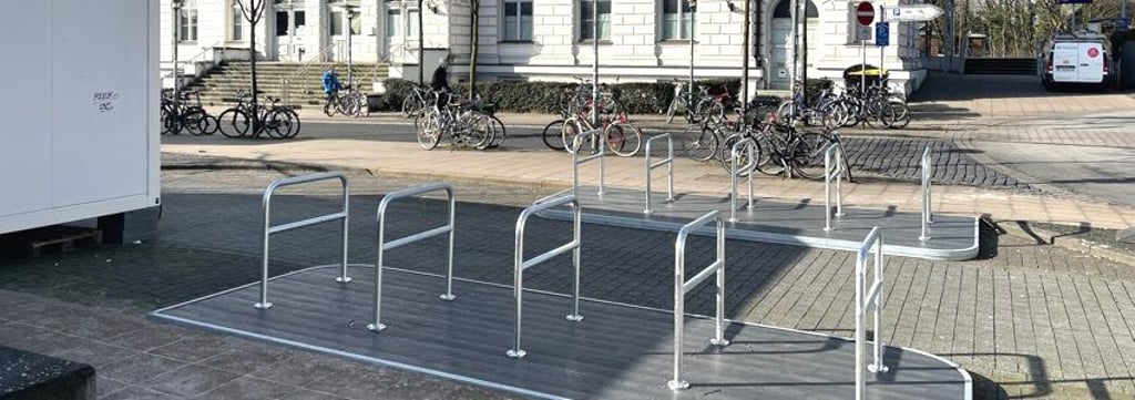 So sehen die "Fahrradflunder", mobile Fahrradparkplätze, in Lüneburg aus.