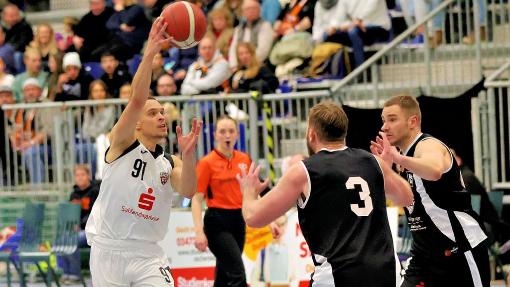 Nils Salenieks und die Aschersleben Tigers müssen am Samstagabend durchgehend konzentriert sein. Das fordert zumindest der Trainer.