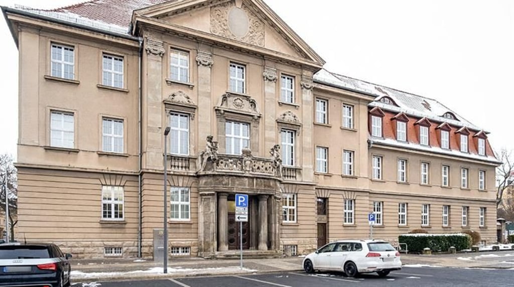 Vor dem Zeitzer Amtsgericht wurde jetzt ein 61-Jähriger zu einer Geldstrafe verurteilt weil er mutwillig ein Auto zerkratzt haben soll.