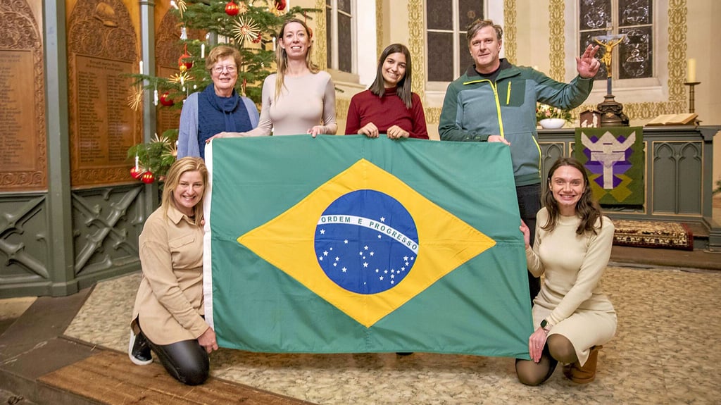 Die Roßlauer Kirchgemeinde St. Marien hat auch in diesem Jahr wieder Besuch aus Brasilien: Fabiane Siefert, Barbara Bolze von der Kirchgemeinde, Magali Schenkel, Mariana Bühler, Luciano Alflen und Ellen Gaedicke (v.l.n.r.)