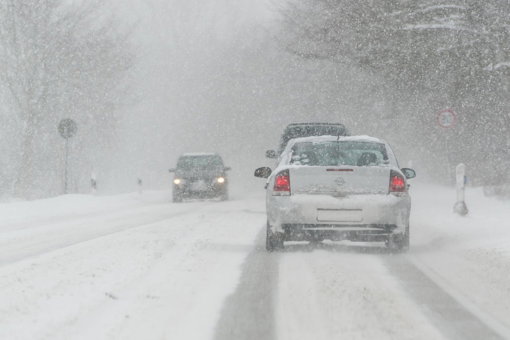 Schnee, Glatteis und Co.: Unfall im Winter: Was Autofahrer jetzt tun müssen