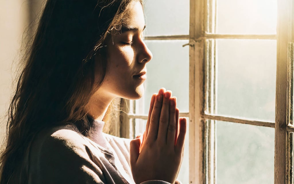 Der Sonntag ist für Christinnen und Christen der Wochentag, um Gottesdienst zu feiern und Gott zu loben. An einem Sonntag ist Jesus auferstanden. So steht es in der Bibel (Lk 24,1-8; Joh 20,1-16).