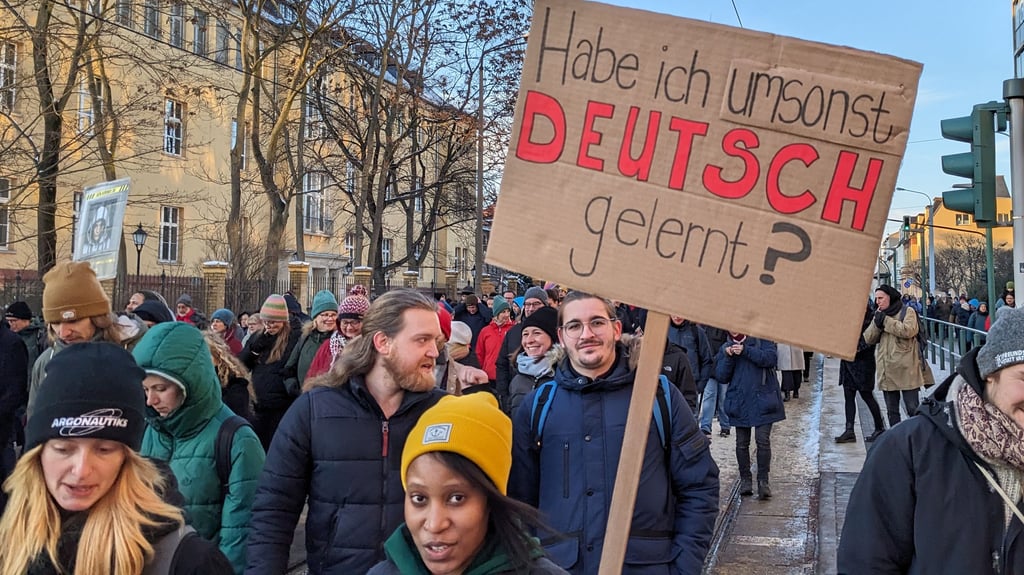Demo gegen rechts in Halle: Protest gegen die Deportations-Pläne der AfD.