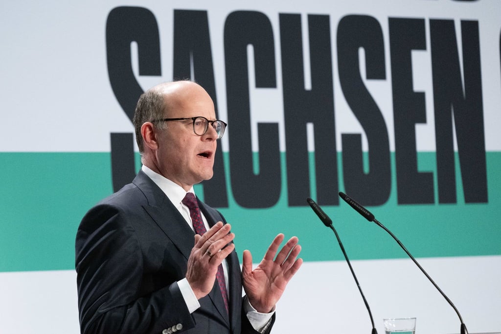 Oliver Schenk (CDU), Chef der Staatskanzlei in Sachsen, spricht.