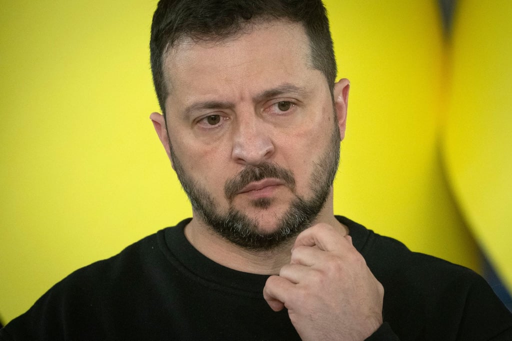 Präsident Wolodymyr Selenskyj fordert den Westen erneut zu mehr finanzieller und militärischer Hilfe auf.