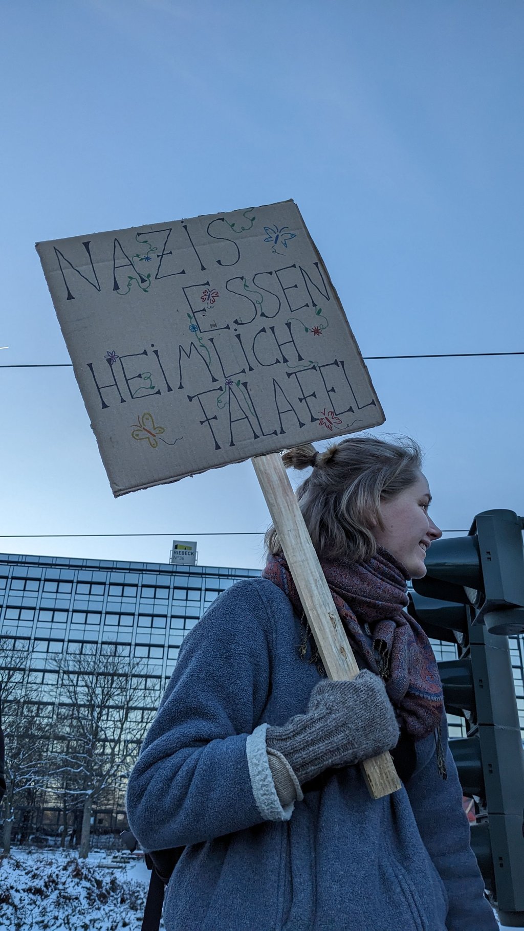 Demo gegen rechts in Halle: Geht es nach den Plänen der Rechtsextremen gibts bald keine Falafel mehr.