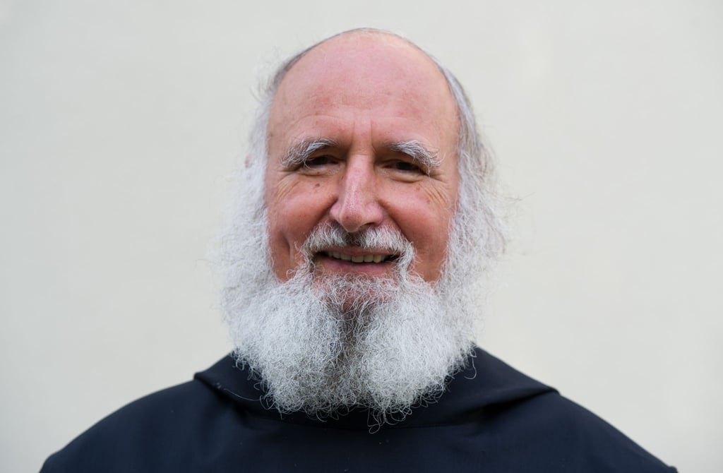 „Viele Menschen haben Angst, etwas zu verlieren. Die Unsicherheit ist sehr groß“, sagt Pater Anselm Grün.
