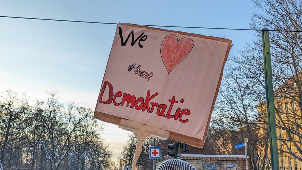 Demo gegen rechts in Halle: eindeutiges Statement.