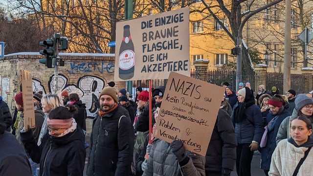 Demo gegen Rechts RiesenDemo in Halle Fantasievolle Plakate gegen