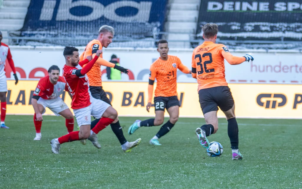 Besar Halimi (in rot) trifft in dieser Szene zum 3:1.