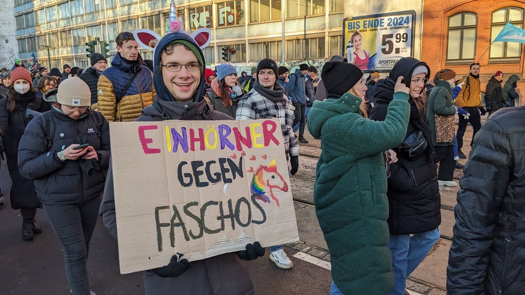 Demo gegen rechts in Halle: Auch Fabelwesen sind willkommen.