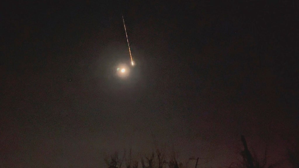 Ein Asteroid tritt ist in der Nacht nahe Berlin in die Atmosphäre. Ein winziger Asteroid ist in der Nacht nahe Berlin verglüht.
