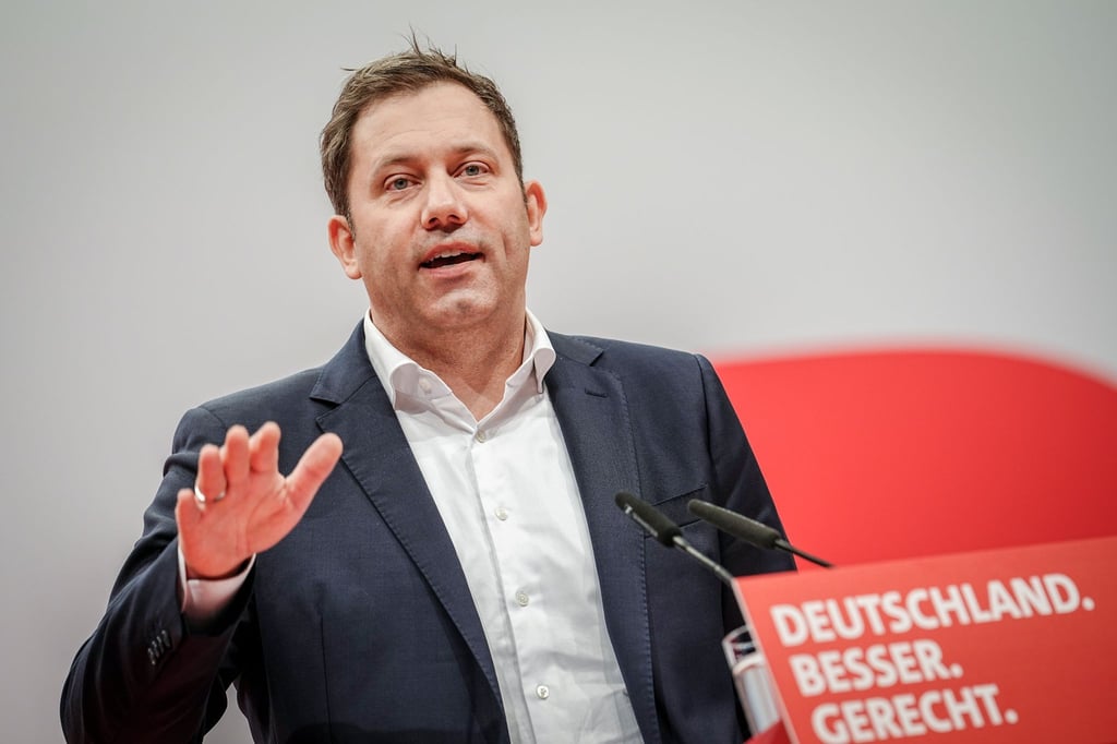 „Nur Familien mit sehr hohen Einkommen zu entlasten, halte ich für ungerecht“, sagt SPD-Parteichef Lars Klingbeil.