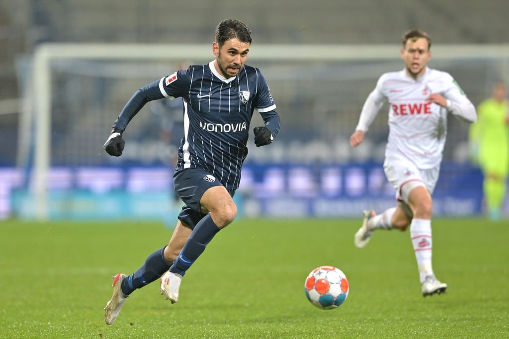 Darmstadt 98 holte Offensivspieler Gerrit Holtmann (l).