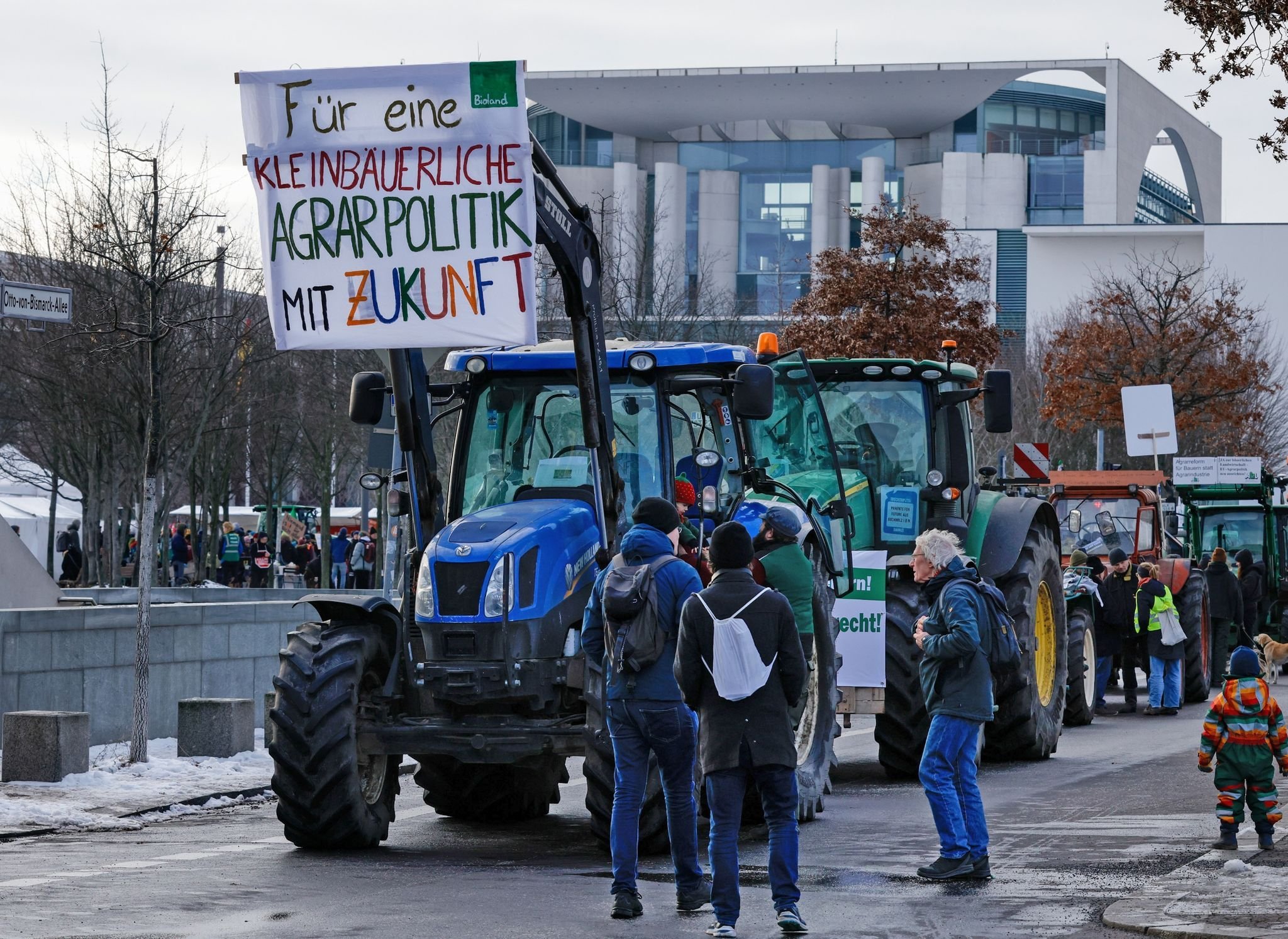 Traktoren-Demo: Bauernprotest: Für Gesundes Essen Und Umweltschutz