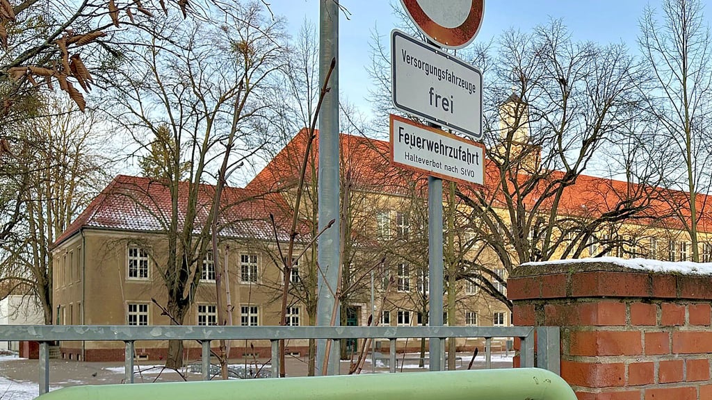 Die Tore dieser Grundschule in Magdeburg bleiben ab dem kommenden Schuljahr geschlossen.
