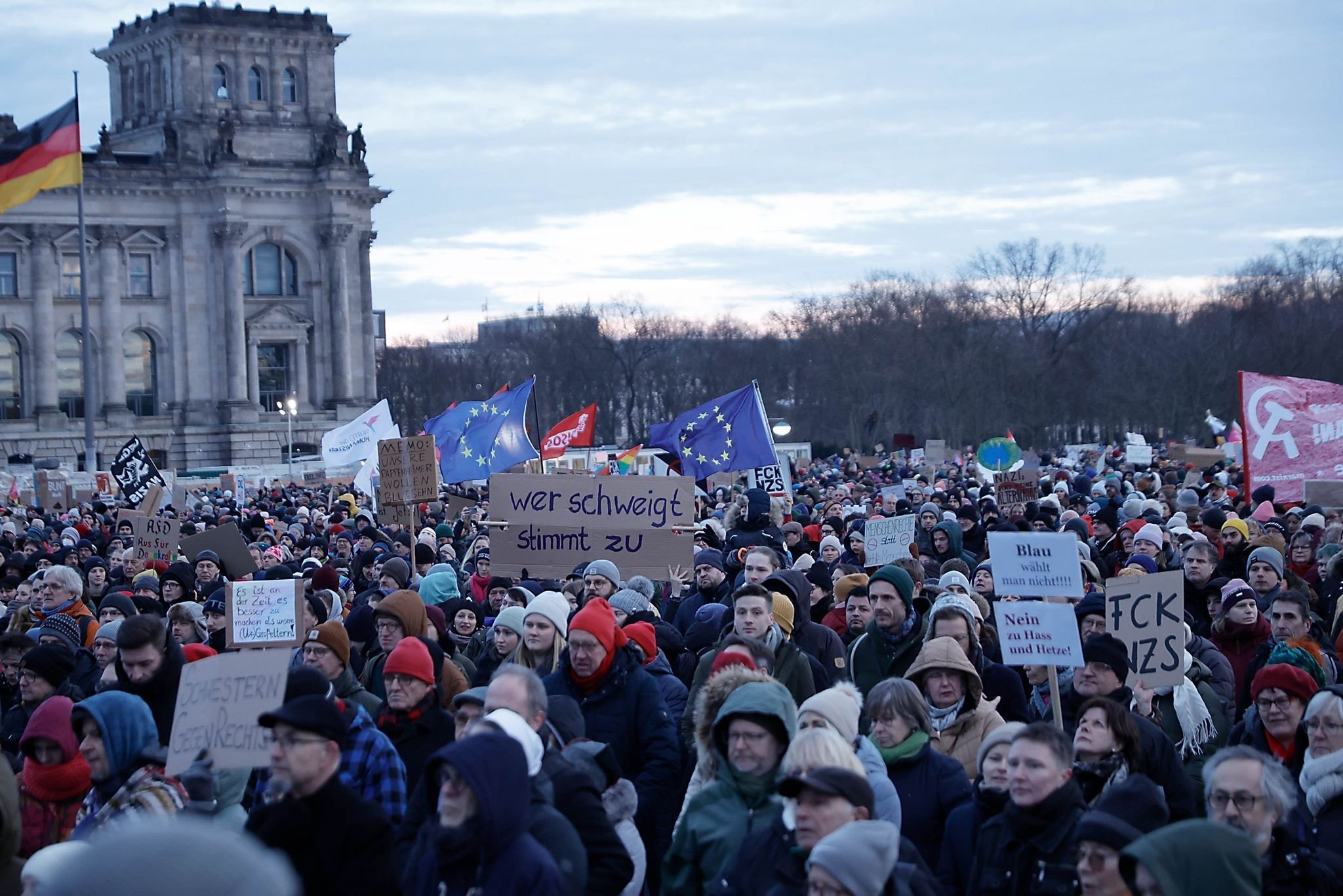 Proteste: Polizei: Mindestens 60.000 Menschen Bei Demo Gegen Rechts