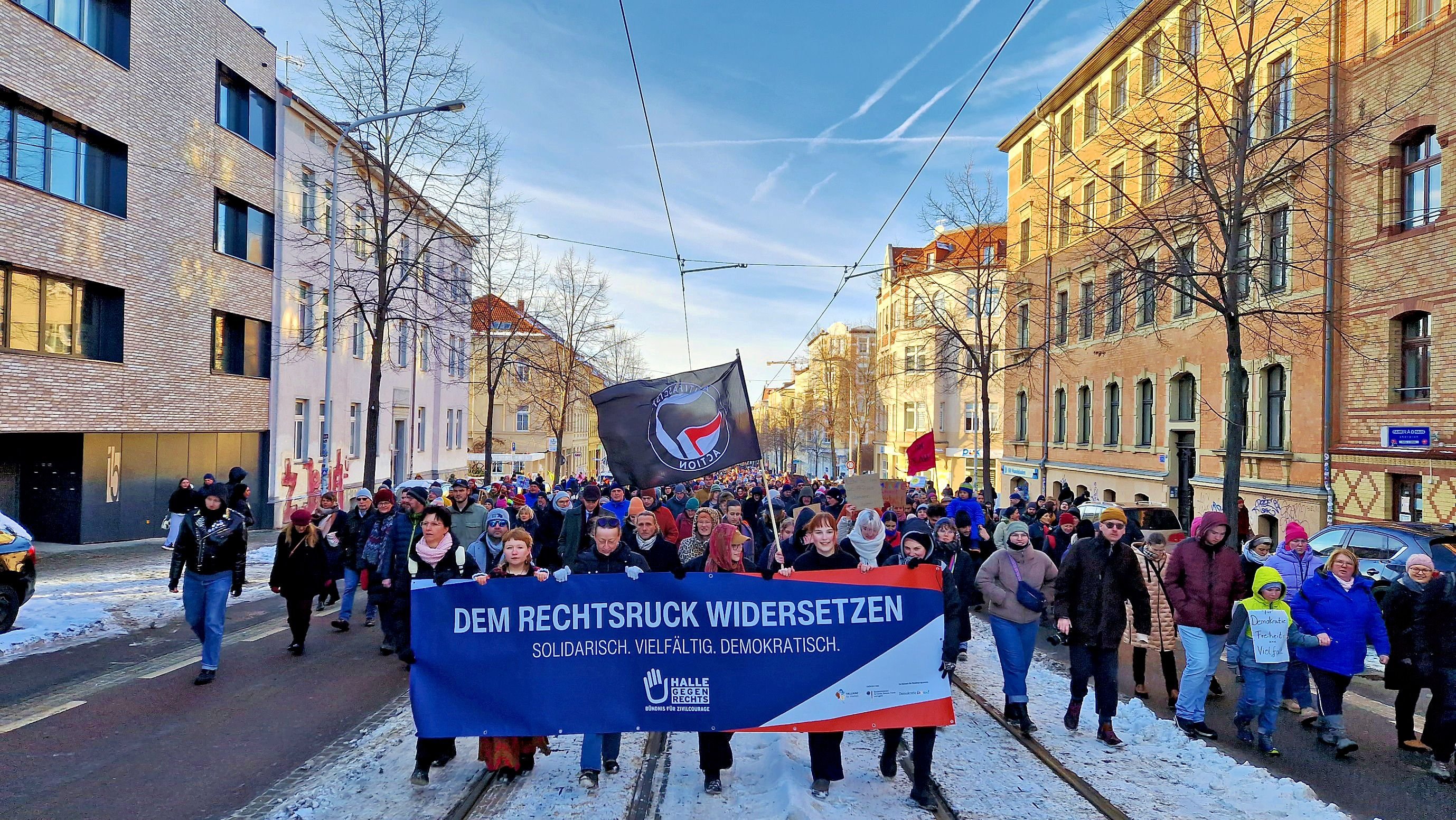 Anti-AfD-Demo In Halle: Teilnehmer-Rekord Bei Demonstration Gegen ...