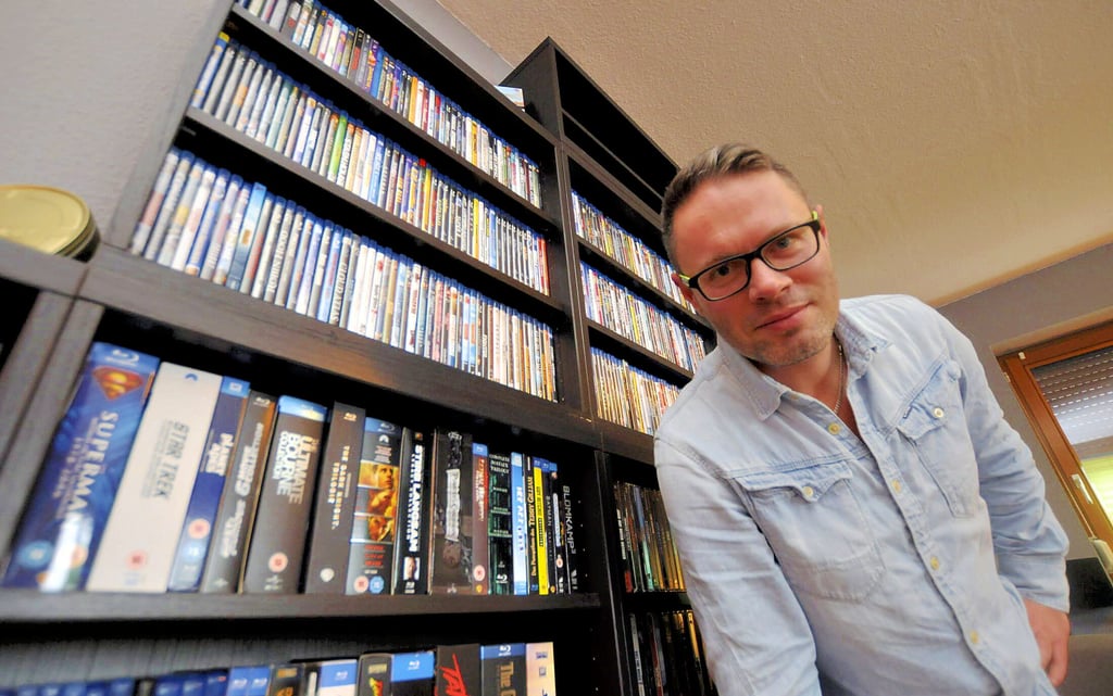 DVD-Sammler sind (auch) Verpackungssammler: Benjamin Ritter mit Prunkstücken seiner Kollektion.