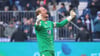 FCM-Torwart Dominik Reimann bejubelt den Sieg gegen Wehen Wiesbaden.
