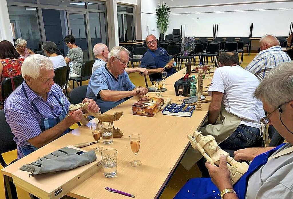 Zu einem Hobby- und Schnitzerabend lädt der Heimatverein Droßdorf am Freitag ein.