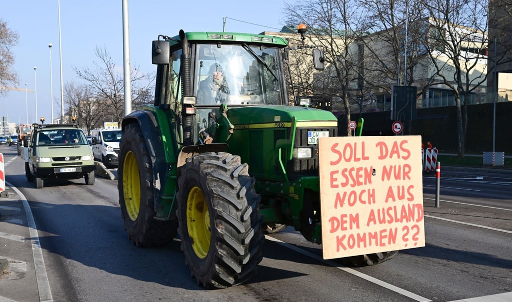 Bauernprotest mit Traktoren in der Stuttgarter Innenstadt.