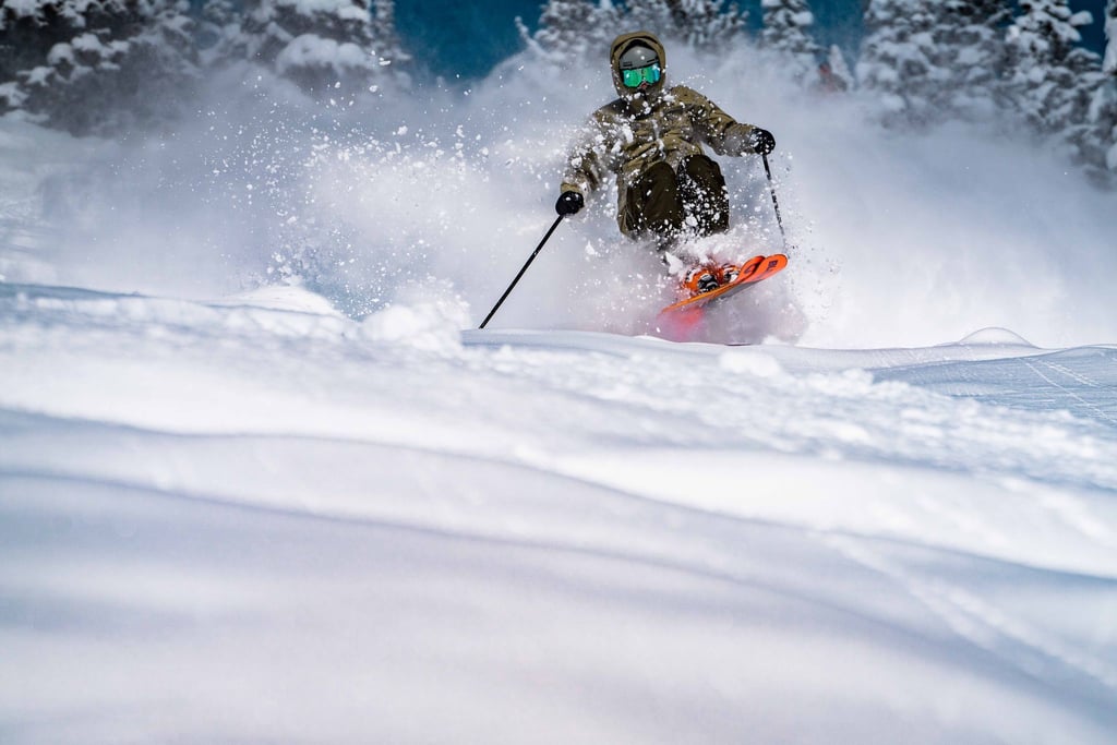 Mit „grünem“ Equipment durch den Powder? Die Auswahl an Produkten mit umweltschonenden und nachhaltigen Ansätzen wächst.